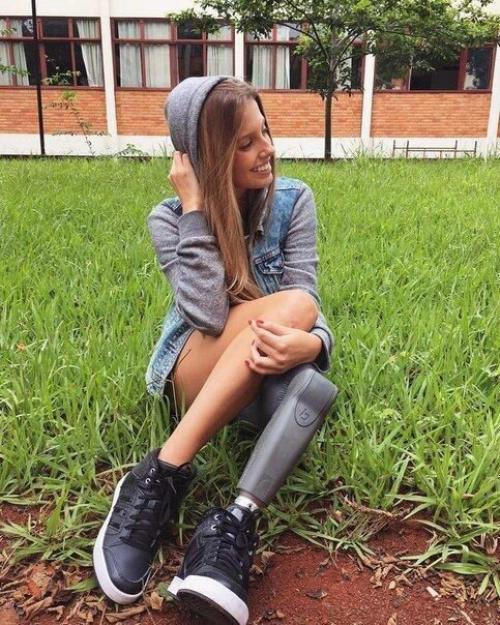 Паола антонини - бразильская модель, потерявшая ногу в аварии и вдохновляющая людей своей красотой. 01