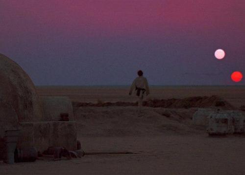 Астрономы нашли рекордно большую планету, обращающуюся около двойной звезды.