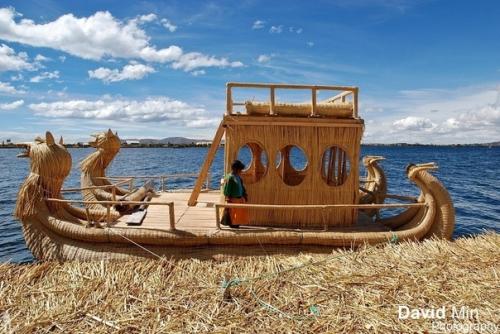 Титикака - высокогорное озеро, расположенное на высоте 3812 метров в Андах на границе двух южноамериканских государств - Боливии и перу. 03