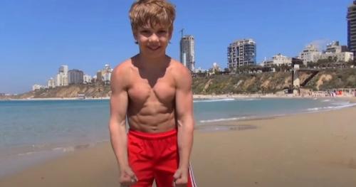 Ему всего-навсего семь лет! 02