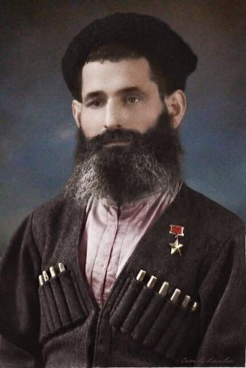 Осетин - пастух. Уничтожил в 23 года 108 немцев за один бой. Осетин - пастух. Уничтожил в 23 года 108 немцев за один бой.