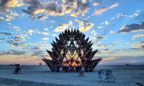 27 августа в неваде начался 32-й фестиваль Burning Man - самый сюрреалистичный фестиваль под открытым небом. 05