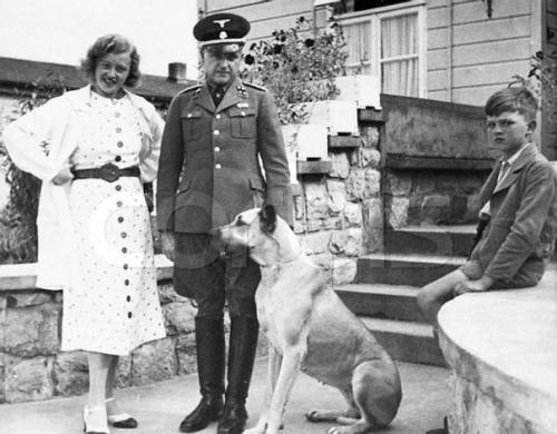 Бухенвальдская ведьма.  Ильза кёлер родилась в Дрездене в семье рабочего. 02