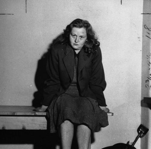 Бухенвальдская ведьма.  Ильза кёлер родилась в Дрездене в семье рабочего. 03