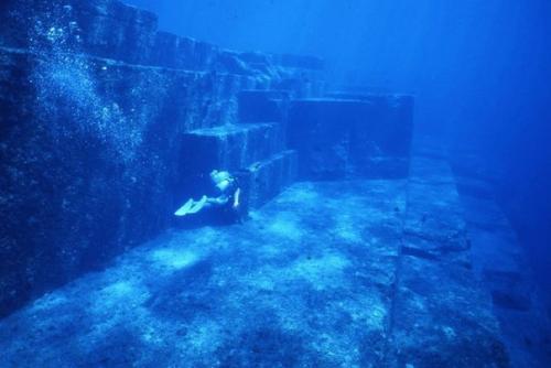 Подводный город, о. йонагуни, Япония.