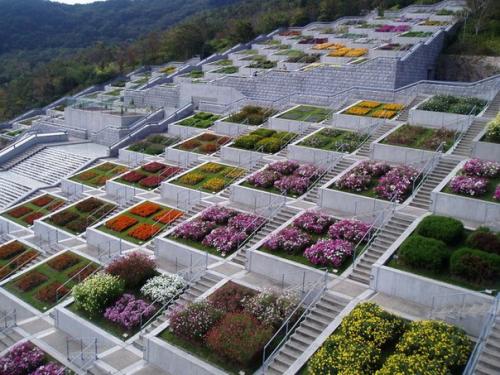 Лестница авадзи.  Лестница авадзи на одноименном японском острове по праву может называться одной из самых необычных в мире. 01