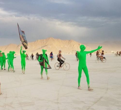 27 августа в неваде начался 32-й фестиваль Burning Man - самый сюрреалистичный фестиваль под открытым небом. 04