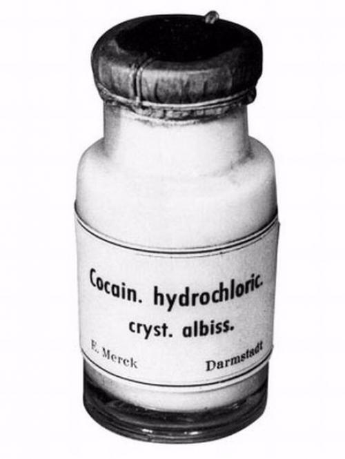 Зигмунд фрейд одним из первых начал использовать кокаин как обезболивающее.