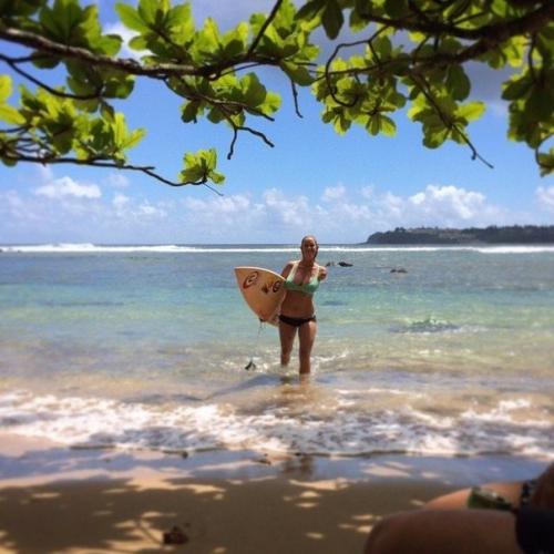 Никогда не сдавайся: история однорукой серфингистки, покорившей мир. 04