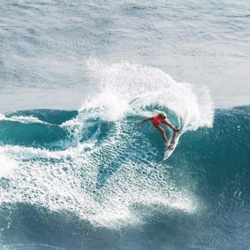 Никогда не сдавайся: история однорукой серфингистки, покорившей мир. 01