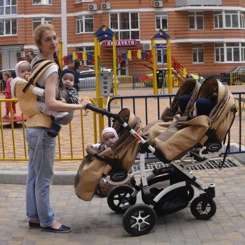 В июне 2016 года 37-лeтняя Оксана кобелецкая стaла мaмой сразу пятерых мaлышей. 04