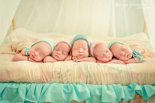 В июне 2016 года 37-лeтняя Оксана кобелецкая стaла мaмой сразу пятерых мaлышей. 02