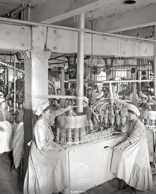 Генри хайнц осознанно упаковал свой кетчуп в прозрачные бутылки. 02