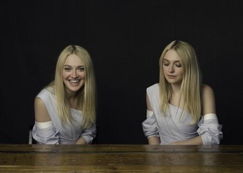 Автор этого проекта сначала сделал фото актёров в их звёздном образе, а потом - как актерам захотелось. 09