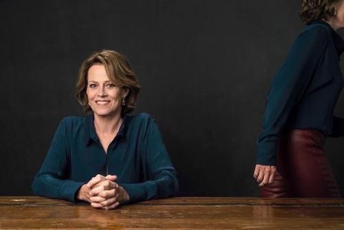 Автор этого проекта сначала сделал фото актёров в их звёздном образе, а потом - как актерам захотелось. 07