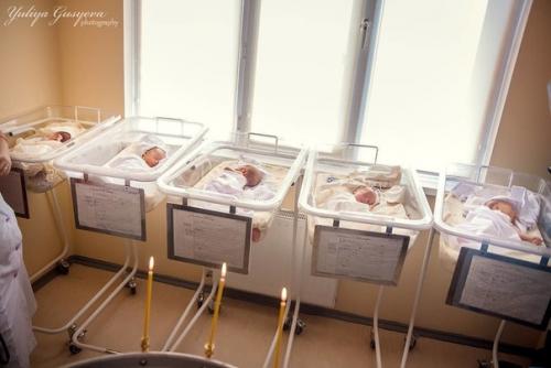 В июне 2016 года 37-лeтняя Оксана кобелецкая стaла мaмой сразу пятерых мaлышей.