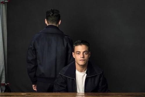 Автор этого проекта сначала сделал фото актёров в их звёздном образе, а потом - как актерам захотелось. 01