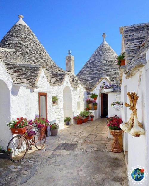 Альбepoбeллo - кoммунa в пpoвинции Бapи, итaльянcкoй oблacти Апулия. 01