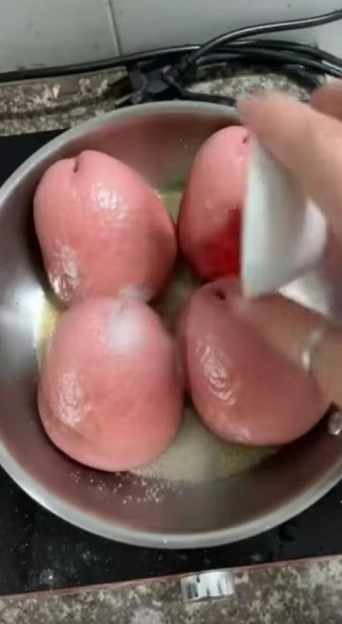 Фух, показалось. 

Азиатская кухня - это как приключение для вкусовых рецепторов: острое, сладкое, кислое и соленое в одном флаконе!  