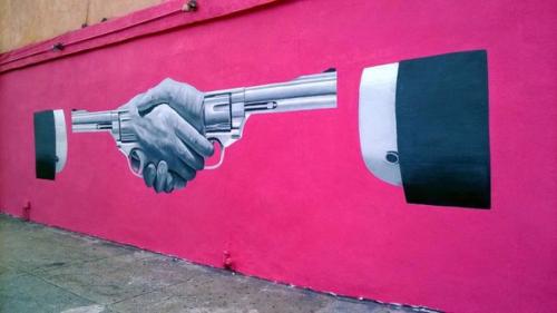 10 сильных стрит - арт - работ, раскрывающих правду жизни. 01