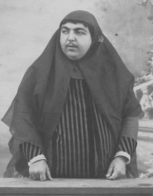 Иранская принцесса анис аль - долях имела 145 фанатичных поклонников, 13 из которых покончили жизнь самоубийством из-за её отказа. 01