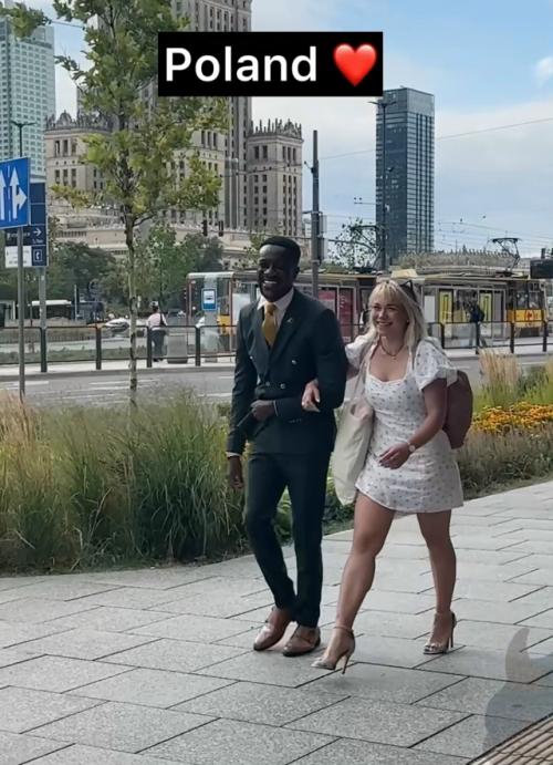 Африканский бро гуляет по Польше, подходит к местным девушкам с улыбкой до ушей и, как по сценарию, одна за другой начинают тормозить шаг. 01