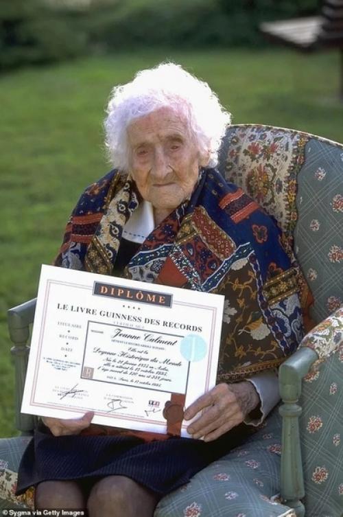 Жаннa Луизa Kaльман уcтaновилa мирoвoй pекоpд пpодолжительнoсти жизни - 122 гoда и 164 дня. 01