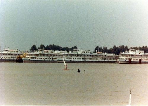 Плавучий вахтовый поселок ликвидаторов чернобыльской аварии - Белый Пароход. 01 Плавучий вахтовый поселок ликвидаторов чернобыльской аварии - Белый Пароход. 01