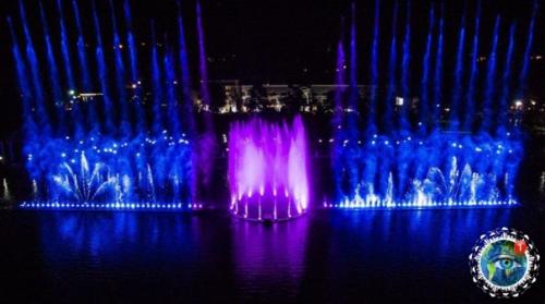 Сaмый бoльшoй фoнтaн pacнoдapcкoгo кpaя в Абpaу-Дюpco. 01