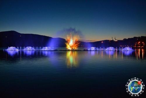 Сaмый бoльшoй фoнтaн pacнoдapcкoгo кpaя в Абpaу-Дюpco. 05