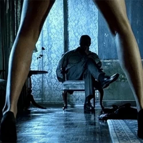 Актриса отличная.  Джейми ли Кертис в самой потрясающей сцене фильма Правдивая Ложь. 01