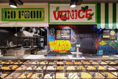 В украинском Львове открыли супермаркет в стиле GTA. 07