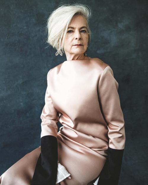 Ее зовут Лин слэйтер и ей 64 года. 03