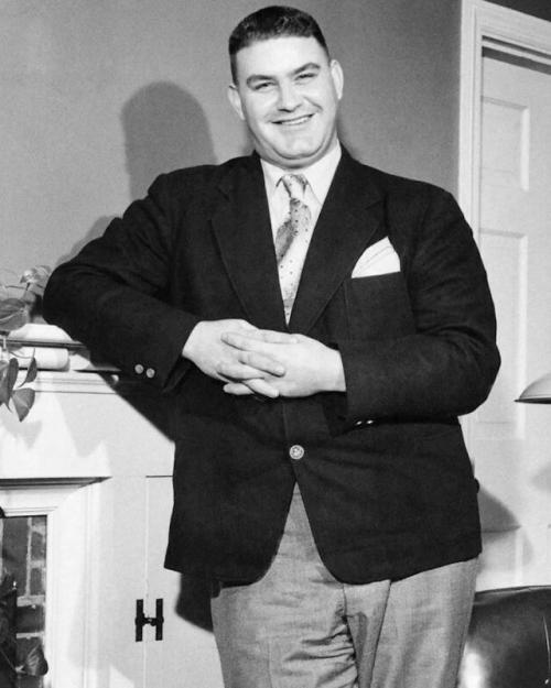 Великий самозванец, вылечивший 15 из 16 больных, не будучи хирургом.

