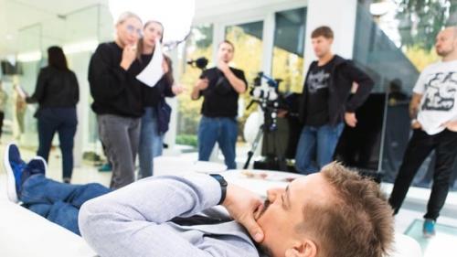 Возвращение Александра пушного будет транслироваться на канале Пятница, там он будет вести программу под названием умный дом. 01