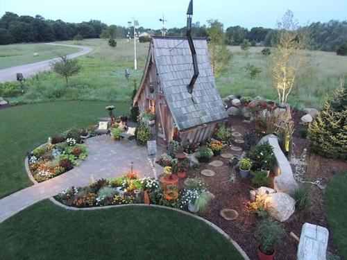 Сказочные избушки дэна поли.