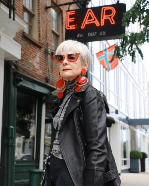 Ее зовут Лин слэйтер и ей 64 года. 02