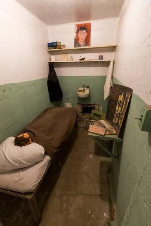 Самый известный побег из тюрьмы.

