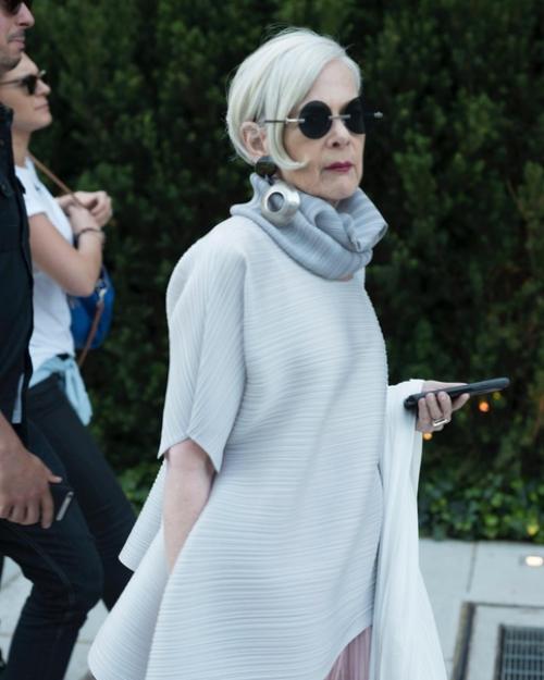 Ее зовут Лин слэйтер и ей 64 года. 04