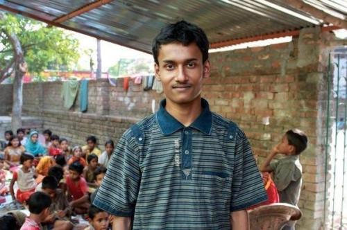 Почему бабар али - необычный учитель? 

