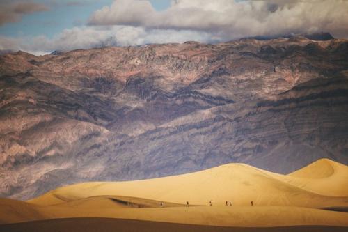 Джастина джинжук - польская путешественница, которая прославилась фотоотчетами из автомобильных странствий по всему миру. 04