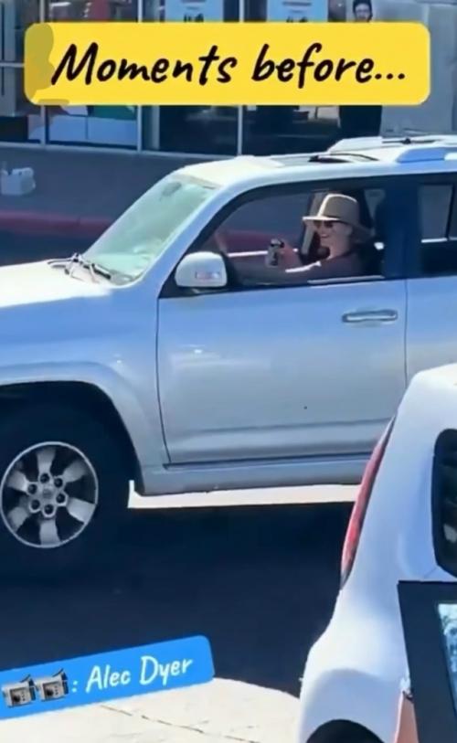 Девушка изрядно накидалась и поехала шалить на дороге.

