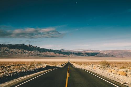 Джастина джинжук - польская путешественница, которая прославилась фотоотчетами из автомобильных странствий по всему миру. 02