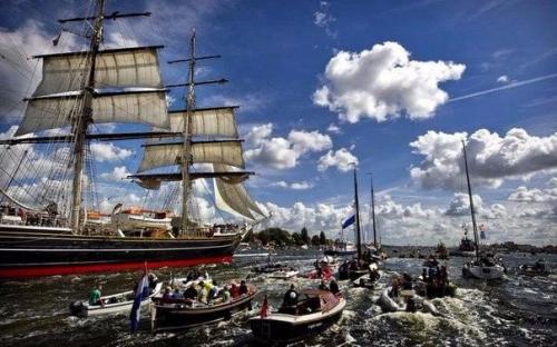 Парад кораблей Sail Amsterdam, проходящий раз в пять лет. 02