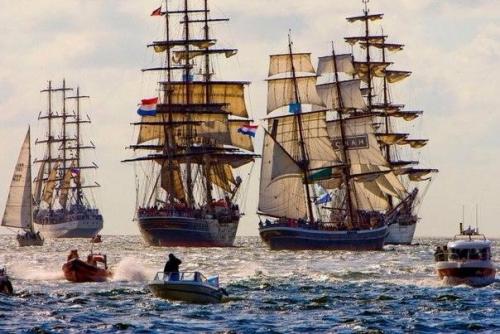 Парад кораблей Sail Amsterdam, проходящий раз в пять лет. 05