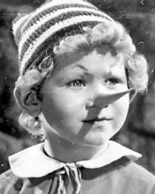 Мало кто из поклонников фильма знает, что первым главную роль в 