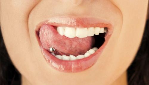 В середине XIX века английским дамам рекомендовали носить булавку во рту.