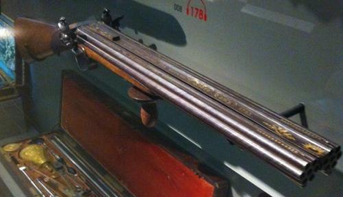 На фото ружье Уильяма дапре, сделанное им для английского полковника Томаса Торнтона, начало 19 века. 

