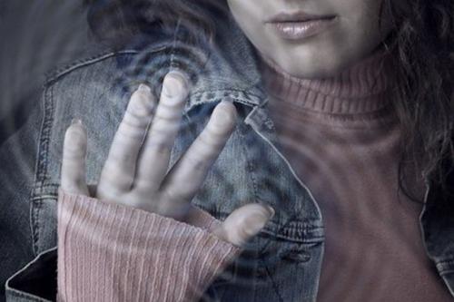 На самом деле, вы никогда ни к чему не прикасаетесь.