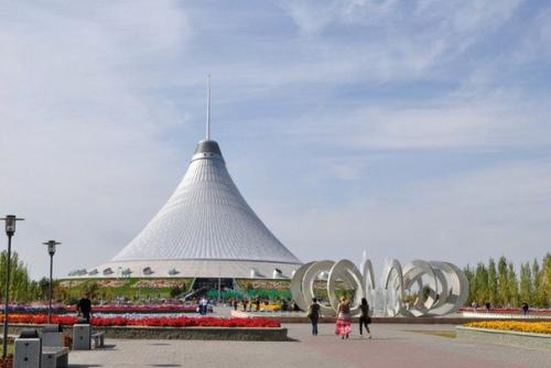 Хан шатыр.  Хан Шатыр - не просто торгово - развлекательный комплекс в центре столицы Казахстана - астаны. 02